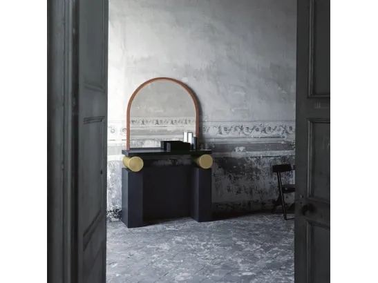 Specchiera da terra Etrusco di Glas Italia