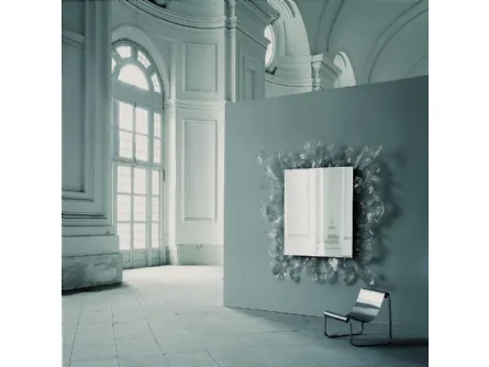 Specchio Sturm und Drang con cornice in cristallo di Murano di Glas Italia