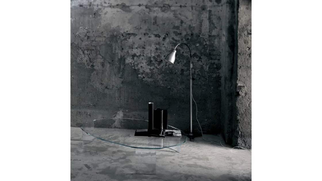 Tavolino Kooh-I-Noor in cristallo extralight con bordi irregolari di Glas Italia