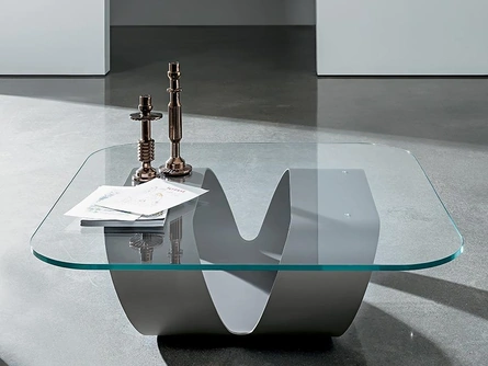 Tavolino di design Ring con top in vetro e struttura in lastra di metallo curvata di Sovet