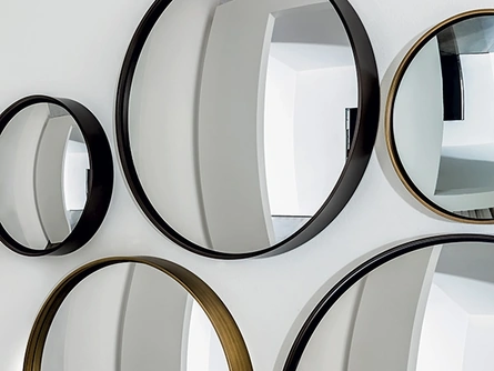 Specchio Sail concavo o convesso con cornice in metallo laccato di Sovet