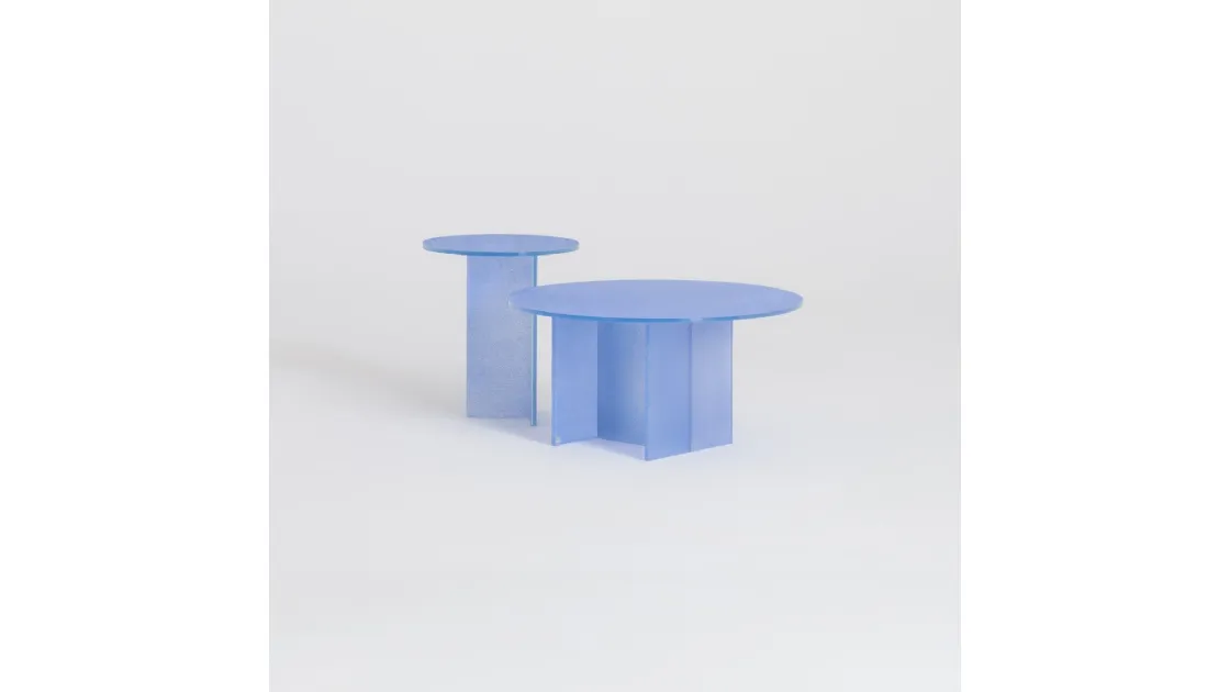 Tavolini Simoon in cristallo rivestiti con una speciale graniglia in vetro di Murano macinato di Glas Italia