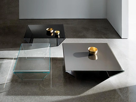 Tavolino Rubino in vetro curvo trasparente, fumé o laccato di Sovet