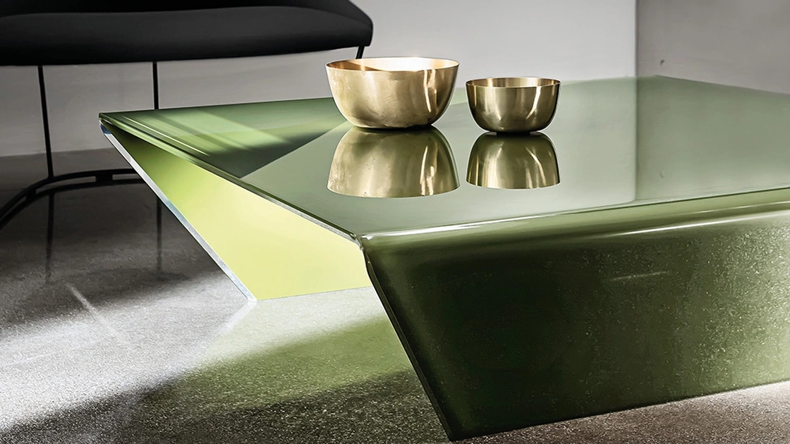 Tavolino Rubino in vetro curvo di Sovet