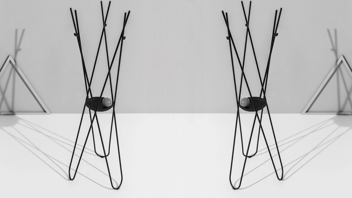 Appendiabiti Wdrobe in metallo curvato Nero goffrato di Sovet