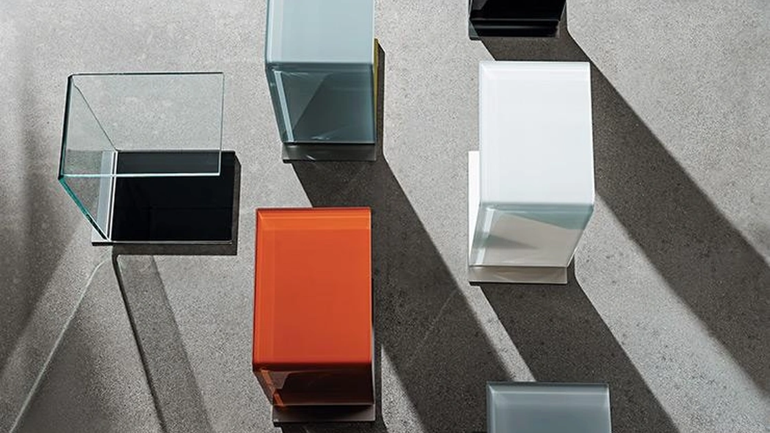 Tavolino Swan in vetro curvo laccato o trasparente di Sovet