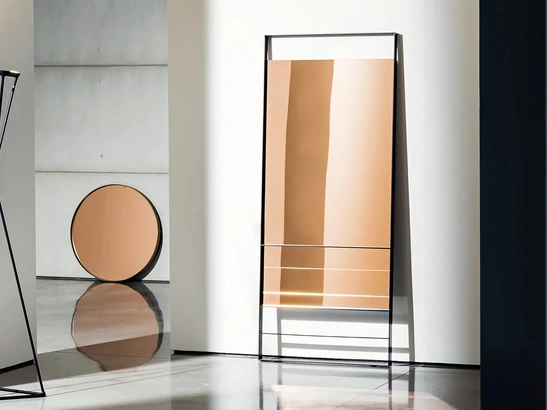 Specchiera da terra rettangolare con struttura in metallo laccato Visual di Sovet