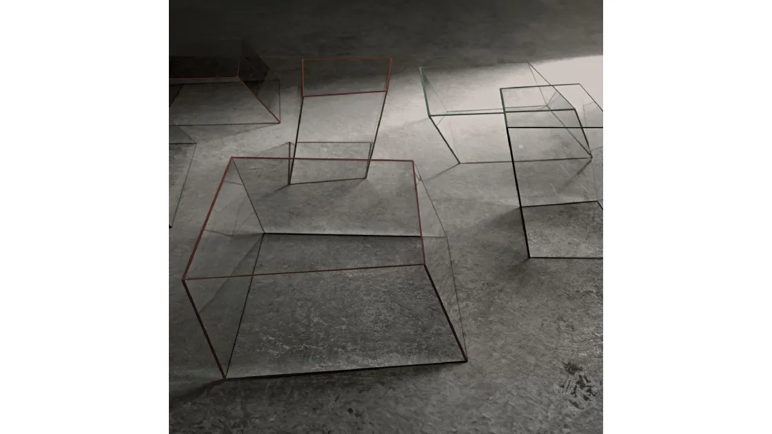 Tavolini Wireframe a forma di parallelepipedi storti in vetro extralight di Glas Italia
