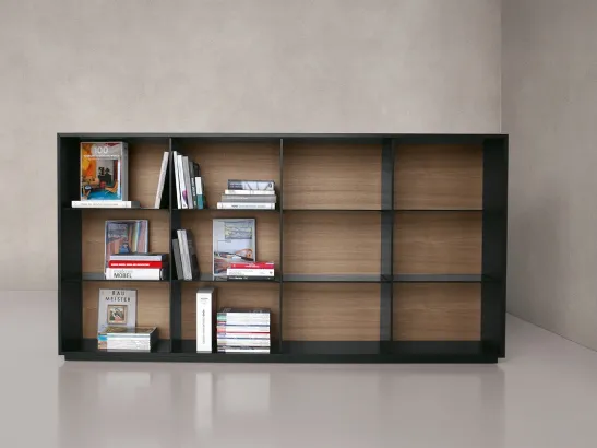 Libreria con scocca in alluminio, schiena in MDF rovere e ripiani in vetro fumé Monolith configurazione 02 di Extendo