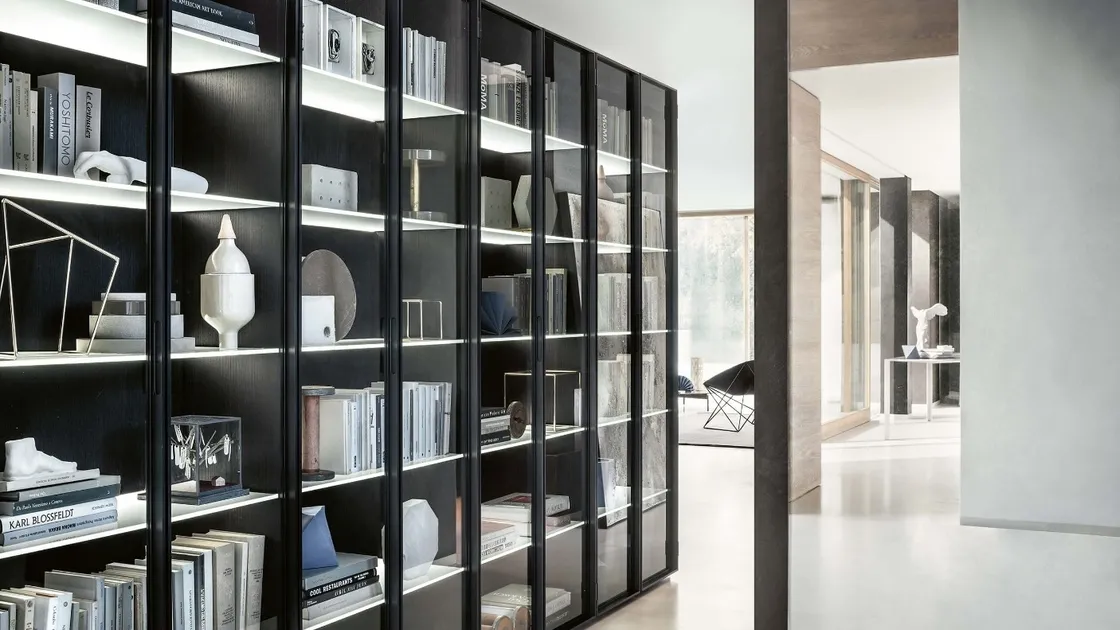 Libreria Selecta Divisoria in legno con ante in vetro di Lema