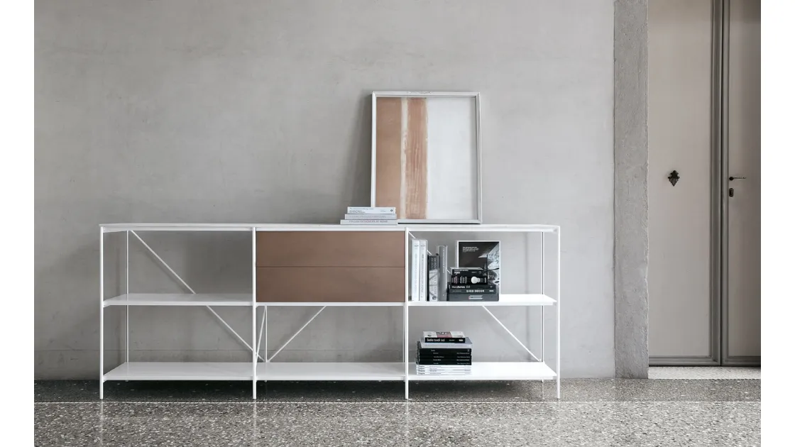 Libreria in alluminio bianco con frontali in laccato effetto rame con top in marmo bianco XY configurazione 31 di Extendo