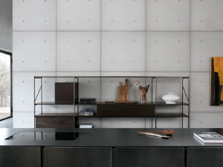 Libreria con frontali in HPL rovere affumicato e struttura in alluminio bronzo XY configurazione 32 di Extendo