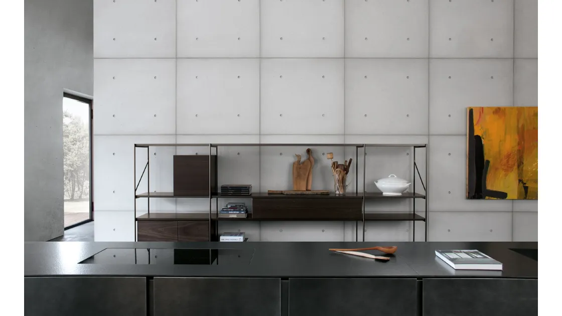 Libreria con frontali in HPL rovere affumicato e struttura in alluminio bronzo XY configurazione 32 di Extendo