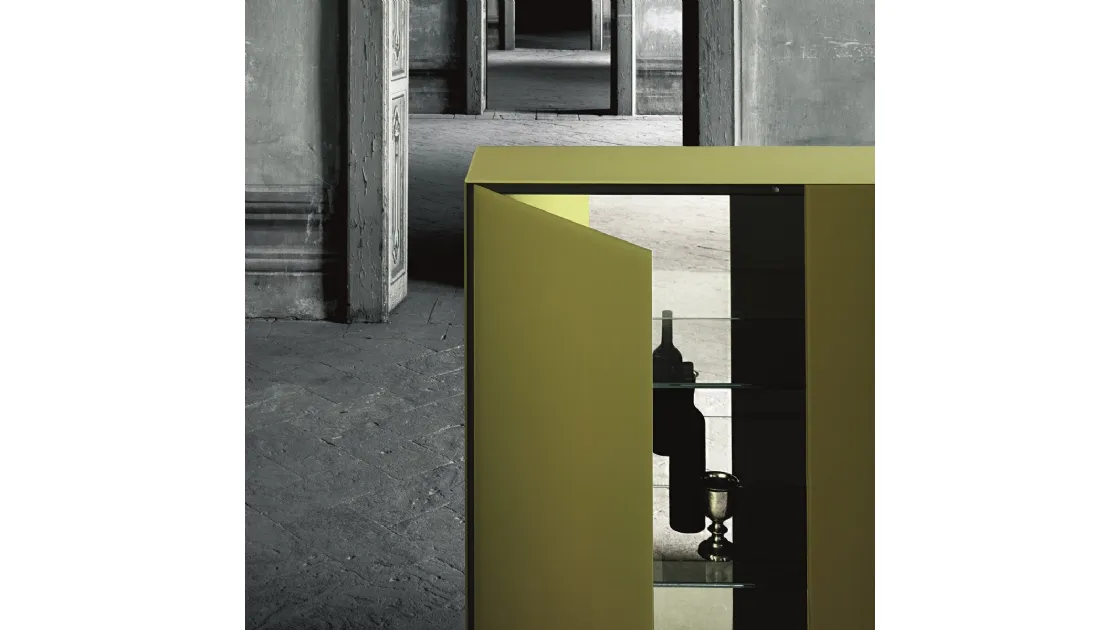 Madia alta Magic Box in cristallo laccato di Glas Italia