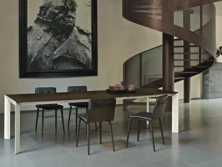 Sedia Kate con monoscocca in legno con o senza cuscino trapuntato e gambe in legno massello di Bontempi