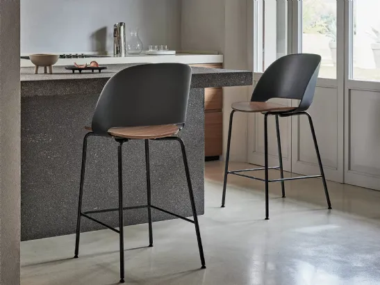 Sgabello Polo in polipropilene e legno con gambe in metallo di Bontempi