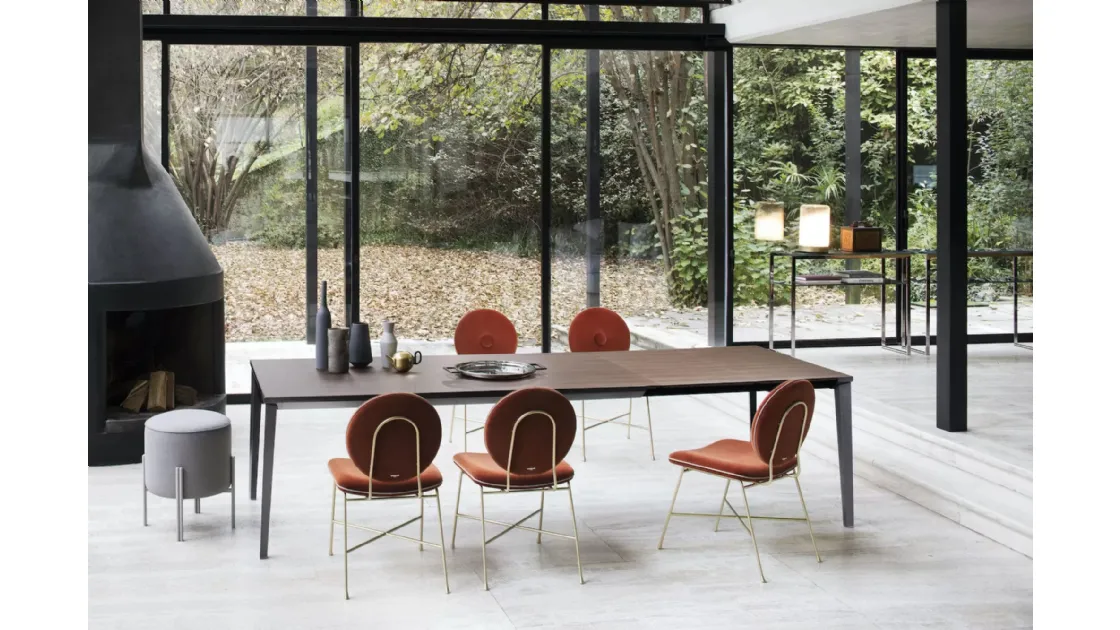 Sedia con o senza braccioli Penelope in tessuto imbottito e struttura in acciaio di Bontempi