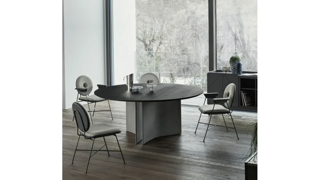 Tavolo rotondo Magnum con base in cemento e piano in legno impiallaciato di Bontempi
