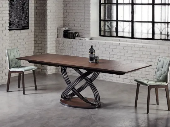 Tavolo Fusion con top in Noce impiallacciato di Bontempi