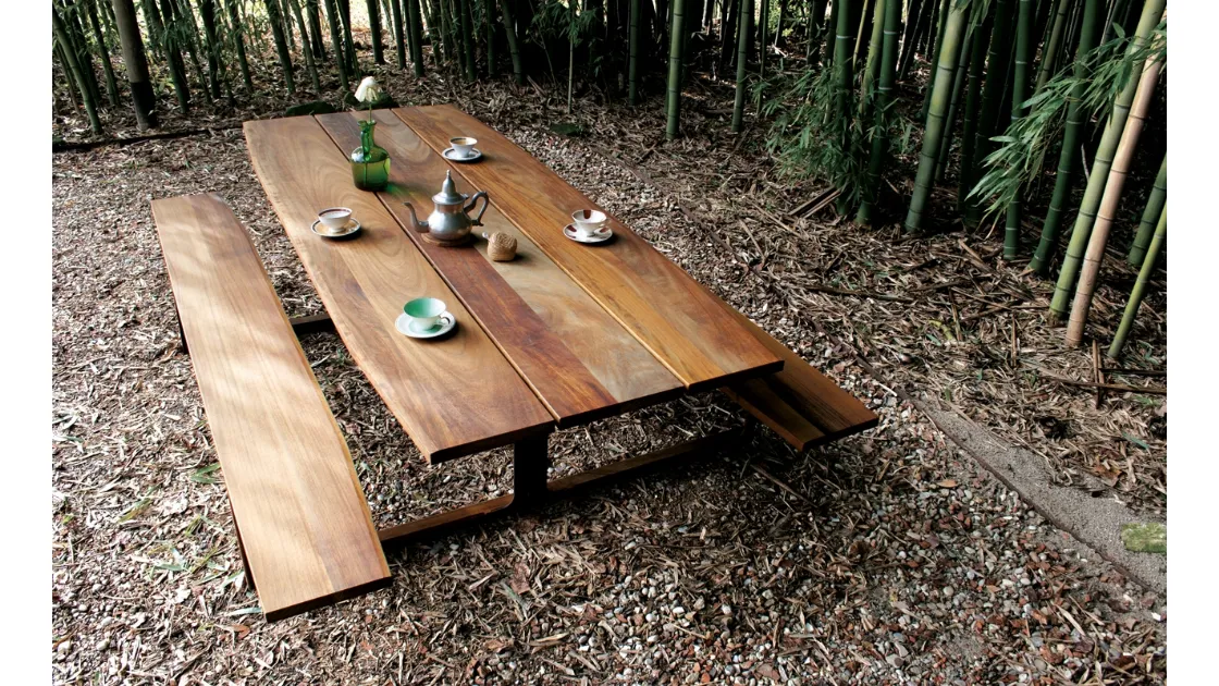 Tavolooutdoor con top in legno massiccio iroko e telaio in acciaio corten Hammer di Extendo