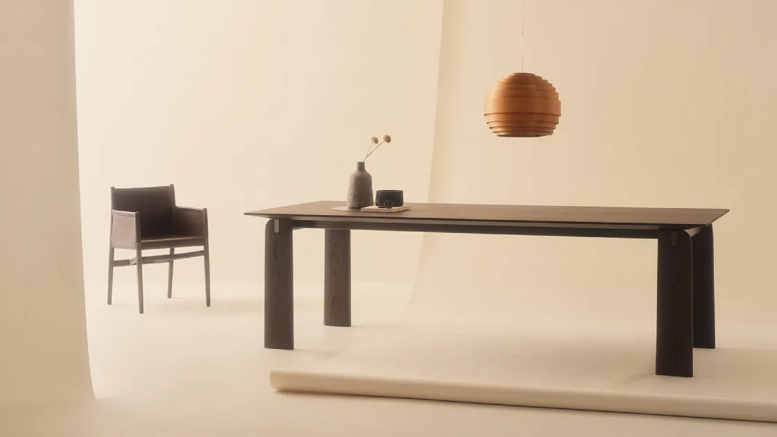 Tavolo Jiku in rovere termotrattato di Lema