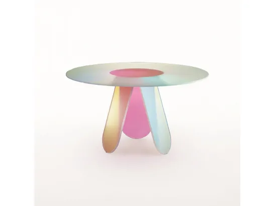 Tavolo rotondo Shimmer in cristallo satinato con una speciale finitura multicromatica cangiante di Glas Italia