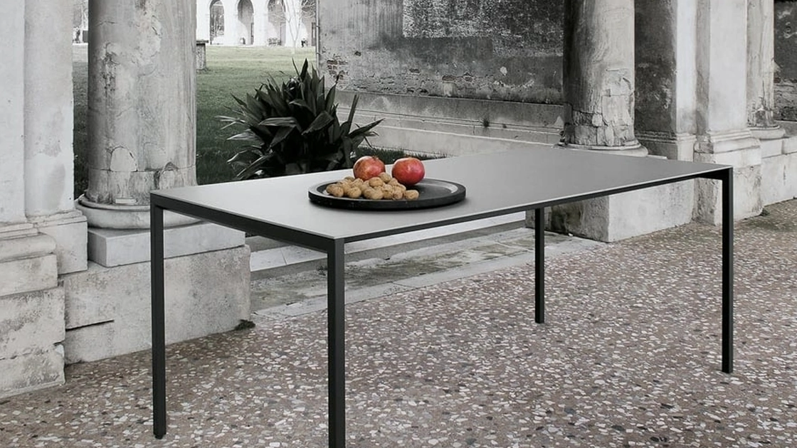 Tavolo Sintesi configurazione 05 con top in HPL di Extendo