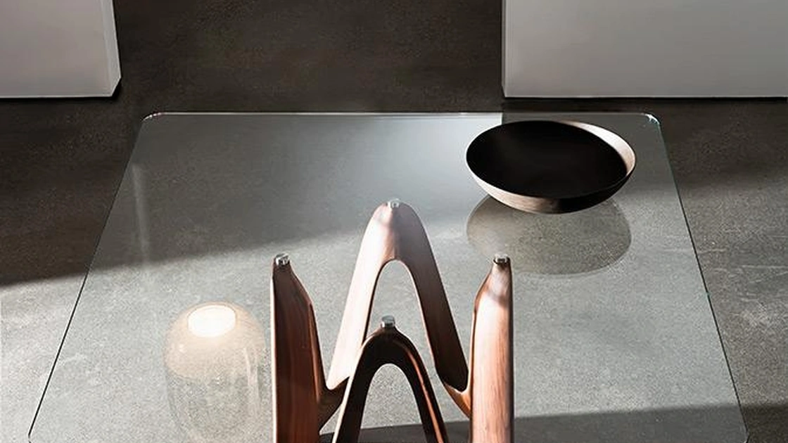 Tavolo Lambda con top in vetro e base in legno di Sovet