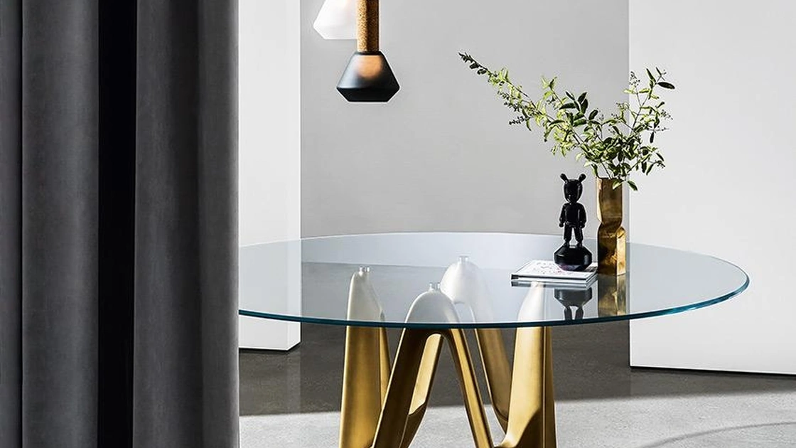 Tavolo Lambda con top in vetro e base in legno di Sovet