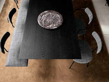 Tavolo T8 configurazione 03 con top in HPL frassino nero di Extendo