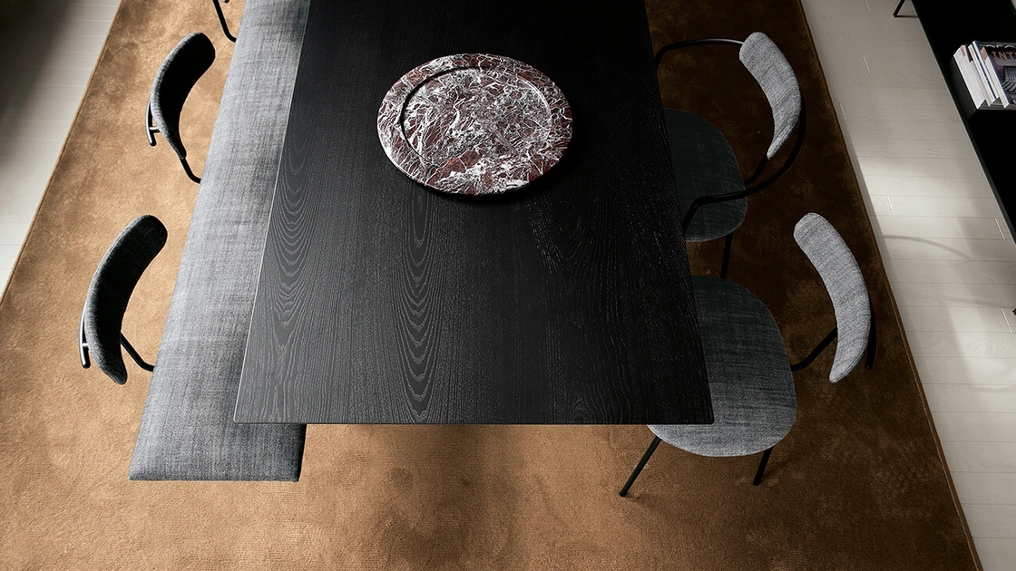 Tavolo T8 configurazione 03 con top in HPL frassino nero di Extendo