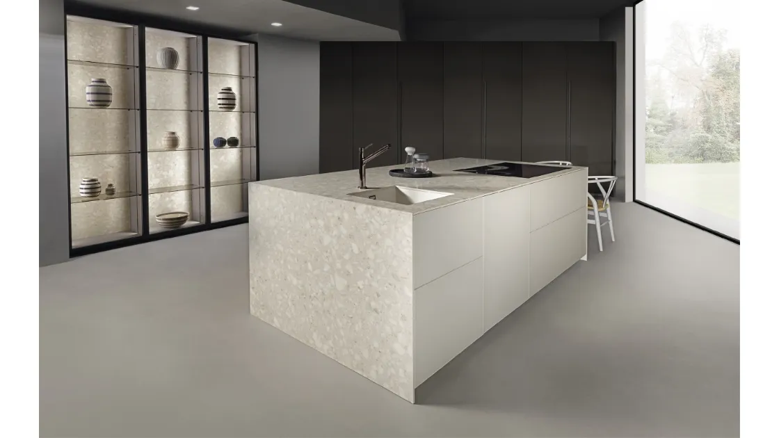 Cucina Design con isola Arena in laccato di Maistri