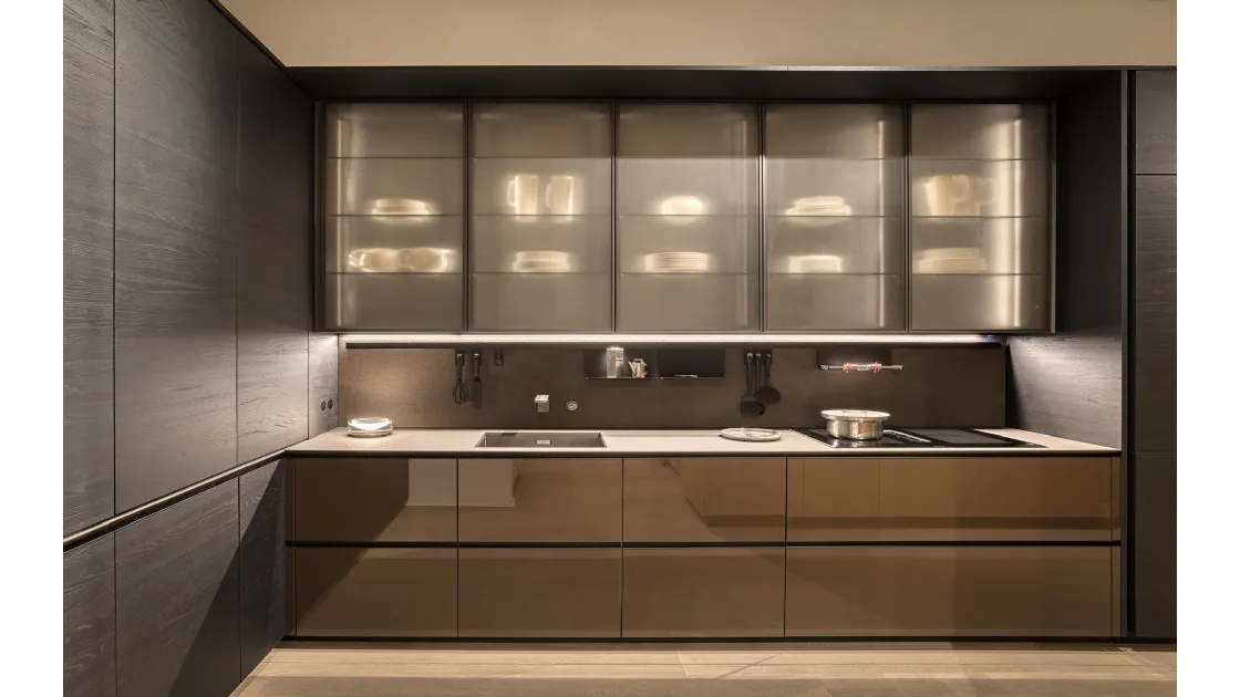 Cucina Design Forma Mentis Olmo Tattile Nero e Laccato di Valcucine