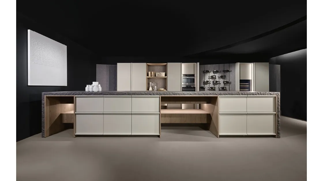 Cucina Design con isola KTable in laccato ecru e frassino di Maistri