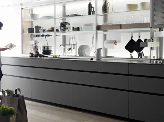 Cucina Design Artematica in linea, in vetro temprato laccato opaco Vitrum Grigio Cemento di Valcucine