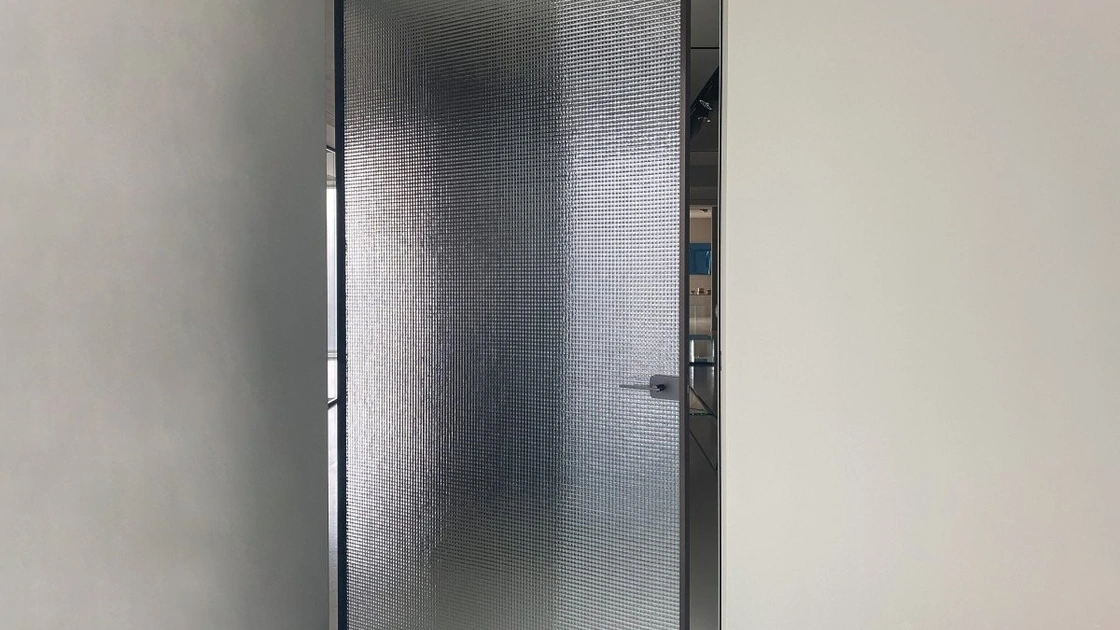 Porta per interni Sherazade Pivot Plain di Glas Italia