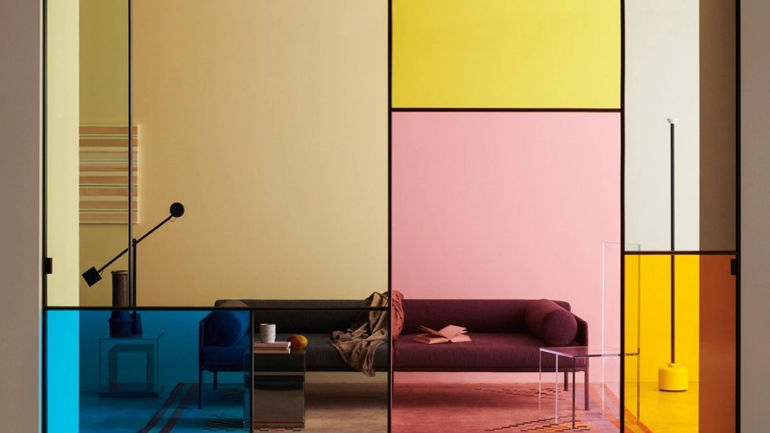 Porta per interni con ante scorrevoli Sherazade Slide Patchwork in vetro colorato con telaio in alluminio di Glas Italia