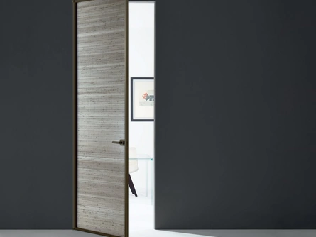 Porta per interni Sherazade Swing Plain in vetro con telaio in alluminio di Glas Italia