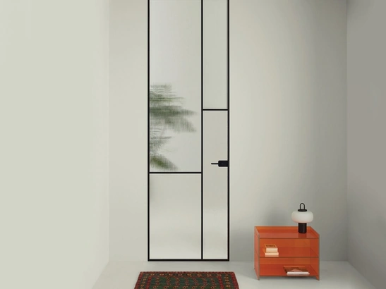 Porta per interni a filo muro Sherazade Swing Plain Patchwork in vetro con telaio in alluminio di Glas Italia