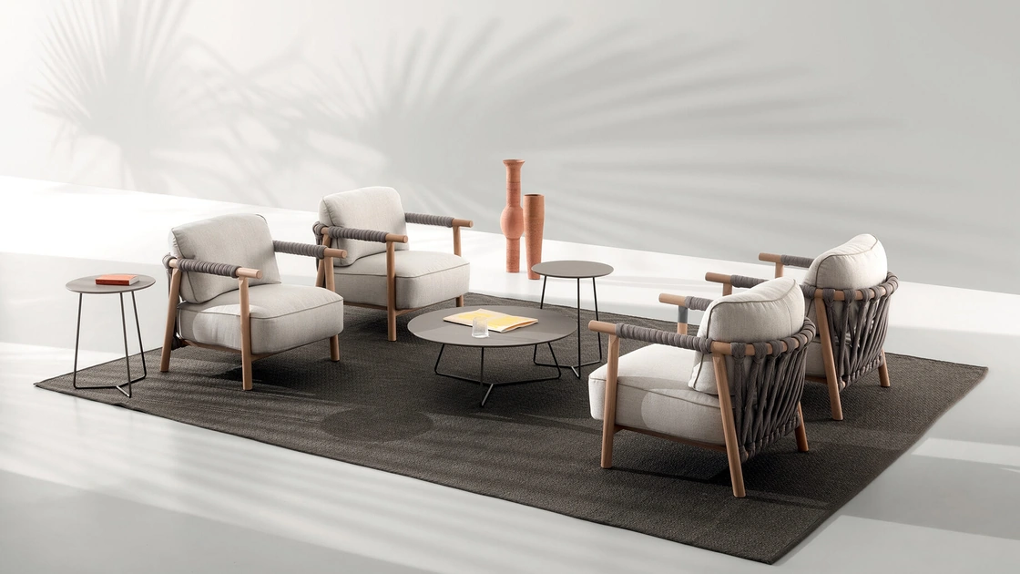 Poltrona Nathy in tessuto e legno di Ditre Italia